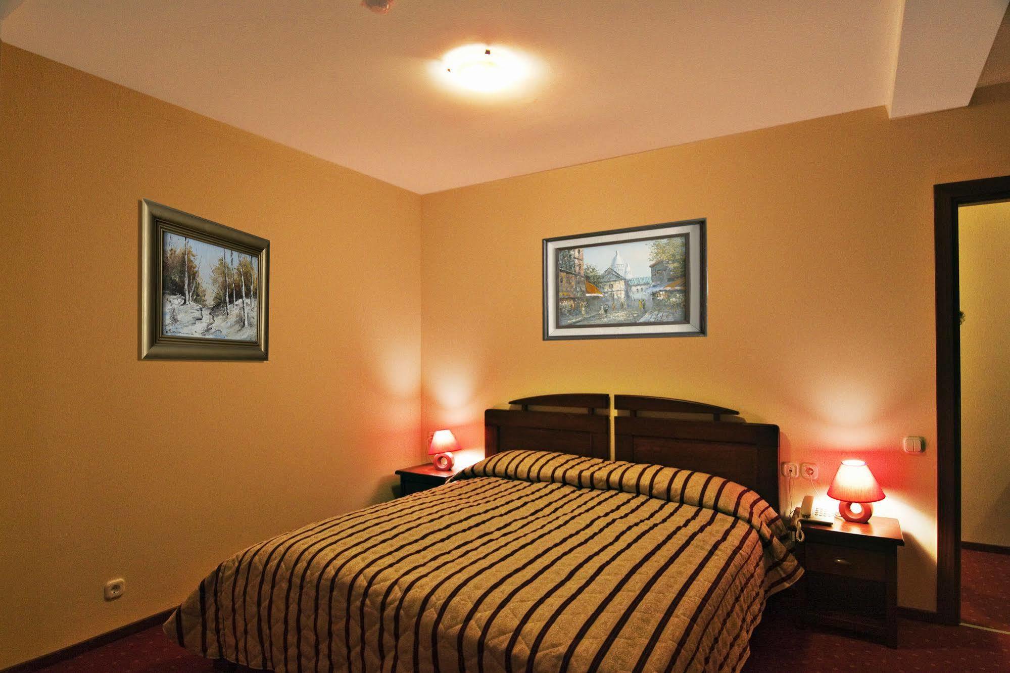 Hotel Floris Cheia  Εξωτερικό φωτογραφία